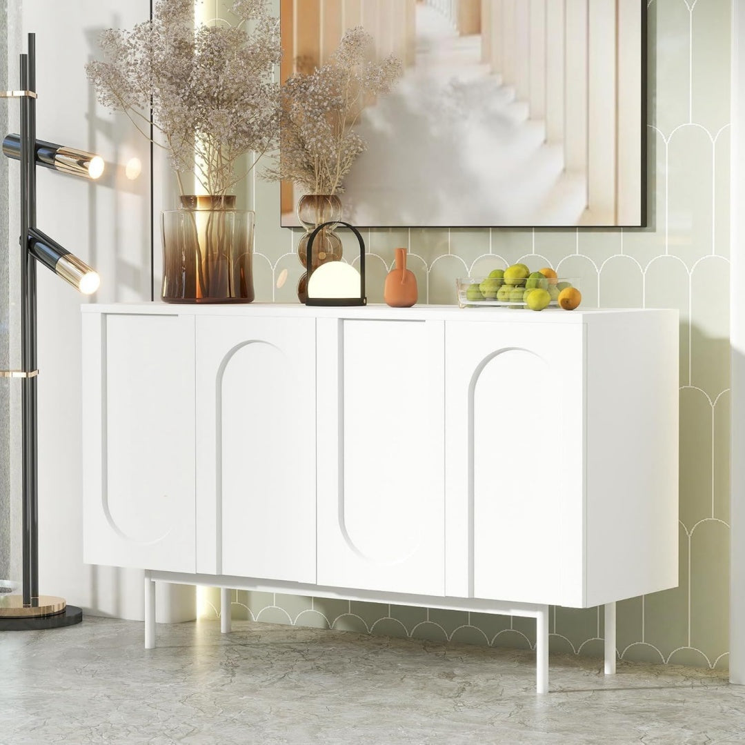 Buffet gris clair, quatre portes, fabrication MDF, finition soignee